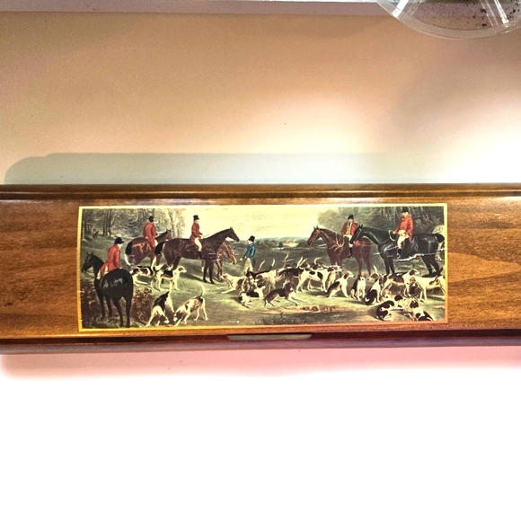 Wood Box for Cigarette or Stash Items - Hunting Dogs and Horses - Picture 7 of 7